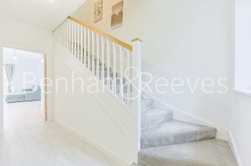 2  bedrooms flat to rent in Sparrowhawk Square, Hendon waterside, NW9-image 13