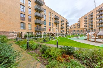 2  bedrooms flat to rent in Sparrowhawk Square, Hendon waterside, NW9-image 16