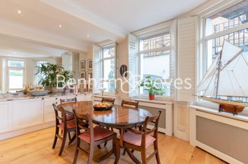 2 bedrooms flat to rent in Old Brompton Road, South Kensington, SW5-image 3