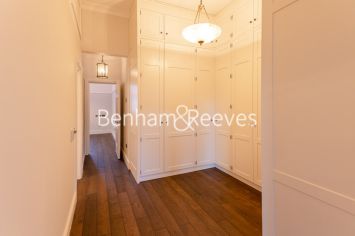 3 bedrooms flat to rent in Queensberry Place, Knightsbridge, SW7-image 20
