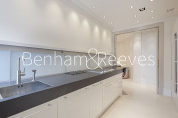 3 bedrooms flat to rent in Empire House, Thurloe Place, SW7-image 8