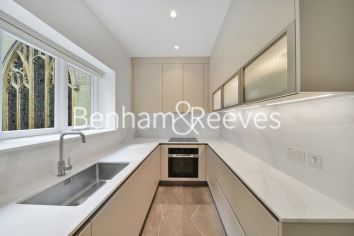 3  bedrooms flat to rent in Wilton Place, Knightsbridge, SW1X-image 2