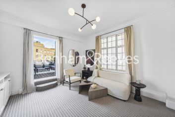 1  bedroom flat to rent in Hallam Street, Marylebone, W1W-image 1