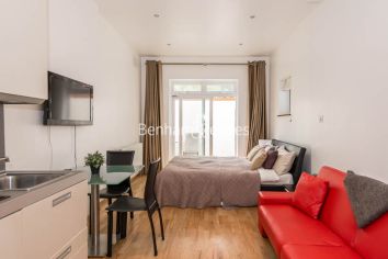 Studio flat to rent in St Stephens Gardens, Lancaster Gate, W2-image 1