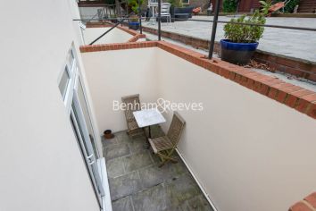 Studio flat to rent in St Stephens Gardens, Lancaster Gate, W2-image 5
