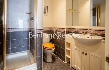2 bedrooms flat to rent in South End Row, Kensington, W8-image 5