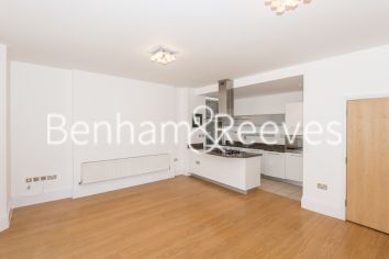 3  bedrooms flat to rent in Nevern Square, Earl's Court, SW5-image 1