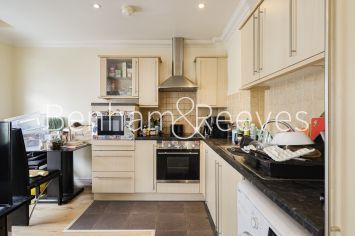 1  bedroom flat to rent in Earls Court Road, Earls Court, SW5-image 2