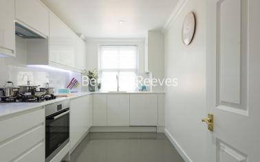 1  bedroom flat to rent in Trafalgar Gardens, Kensington, W8-image 2