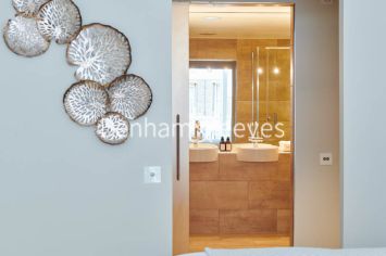 1 bedroom flat to rent in Young Street, Kensington, W8-image 11
