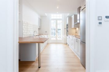 3  bedrooms flat to rent in Gloucester Road, Kensington, SW7-image 7