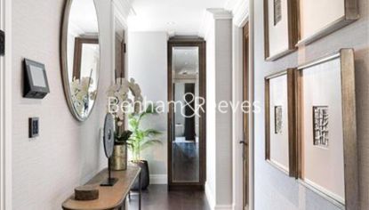3 bedrooms flat to rent in Prince of Wales Terrace, Kensington, W8-image 9