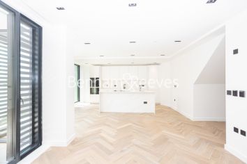 2 bedrooms flat to rent in Cluny Mews, Kensington, SW5-image 7