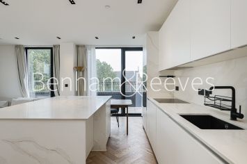 3  bedrooms flat to rent in Cluny Mews, Kensington, SW5-image 2