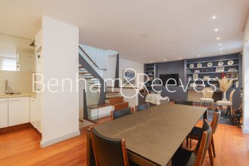 3 bedrooms flat to rent in Phillimore Walk, Kensington, W8-image 2