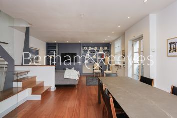 3 bedrooms flat to rent in Phillimore Walk, Kensington, W8-image 7