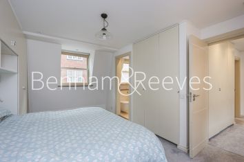 3 bedrooms flat to rent in Phillimore Walk, Kensington, W8-image 8