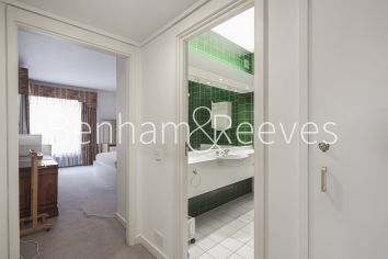2 bedrooms flat to rent in William Cobbett House, Kensington, W8-image 23
