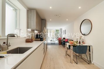 1  bedroom flat to rent in Sinclair Road, Kensington, W14-image 2