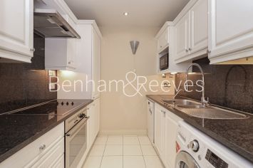 Studio flat to rent in Cromwell Road, Point West Building, SW7-image 2