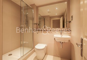 Studio flat to rent in Cromwell Road, Point West Building, SW7-image 4