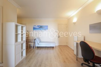 Studio flat to rent in Cromwell Road, Point West Building, SW7-image 8