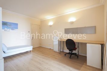 Studio flat to rent in Cromwell Road, Point West Building, SW7-image 12