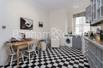 1  bedroom flat to rent in Durward House, Kensington Court, W8-image 8