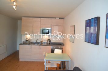 Studio flat to rent in Boulevard Drive, Colindale, NW9-image 2