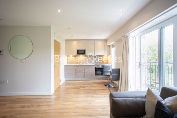 Studio flat to rent in Aerodrome Road, Colindale, NW9-image 2