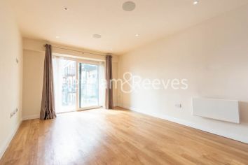 1 bedroom flat to rent in Beaufort Park, Colindale, NW9-image 1