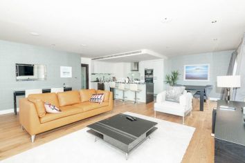 3  bedrooms flat to rent in Boulevard Drive, Colindale, NW9-image 1