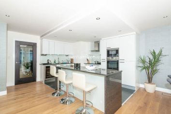 3  bedrooms flat to rent in Boulevard Drive, Colindale, NW9-image 4