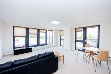 3  bedrooms flat to rent in Charcot Road, Colindale, NW9-image 1