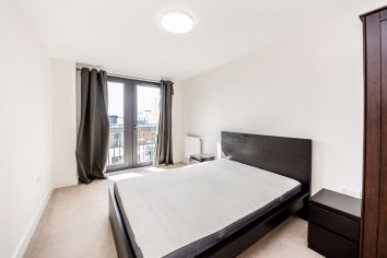 3  bedrooms flat to rent in Charcot Road, Colindale, NW9-image 3
