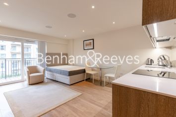 Studio flat to rent in Beaufort Square, Beaufort Park, NW9-image 1