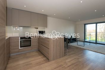 Studio flat to rent in Beaufort Square, Colindale, NW9-image 2