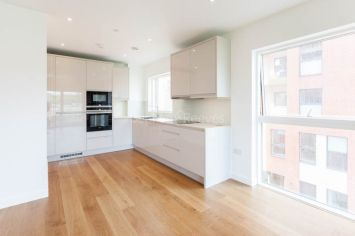 2  bedrooms flat to rent in Thunrey Close, Colindale, NW9-image 3