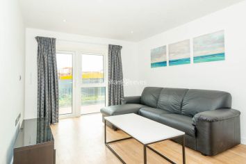 2  bedrooms flat to rent in Aerodrome Road, Colindale, NW9-image 1