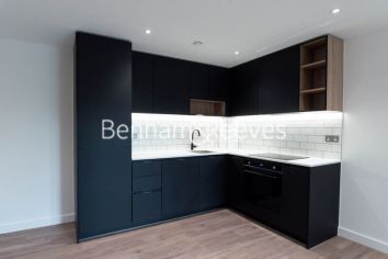 1  bedroom flat to rent in Beaufort Square, Colindale NW9-image 2