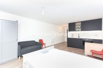 Studio flat to rent in Beaufort Square, Colindale, NW9-image 13
