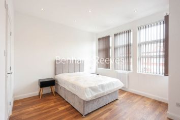 Studio flat to rent in Mapesbury, Larch Road, NW2-image 2