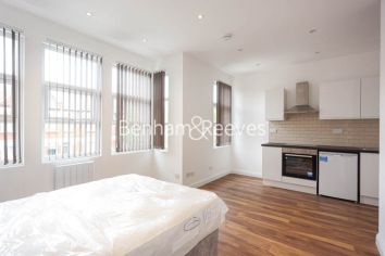 Studio flat to rent in Mapesbury, Larch Road, NW2-image 6