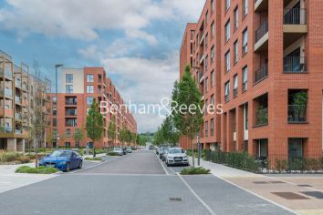 2  bedrooms flat to rent in Aerodrome Road, Beaufort Park, NW9-image 1