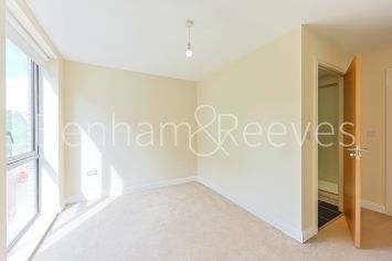 2  bedrooms flat to rent in Conrad Court, Needleman Close, NW9-image 3