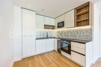 2  bedrooms flat to rent in Fairbank House, Beaufort Square, NW9-image 2