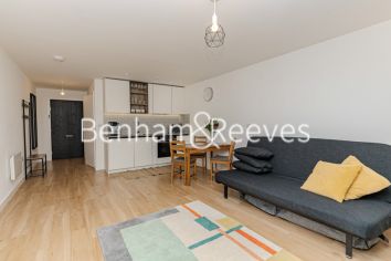 Studio flat to rent in East Drive, Beaufort Park, NW9-image 11