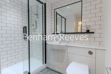 Studio flat to rent in East Drive, Beaufort Park, NW9-image 13
