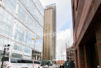 2 bedrooms flat to rent in Principal Tower, City, EC2A-image 9