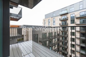 1  bedroom flat to rent in Greenleaf Walk, Southall, UB1-image 6